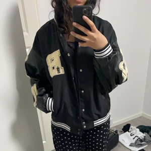 svart jock jacka - köpte för 330kr typ. 