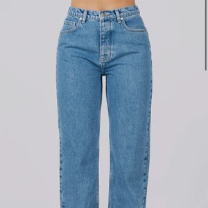 A-dsgn jeans - Säljer mina jeans från a-dsgn då de inte kommer till användning längre! De är i ett bra skick’ Kan skicka bild på om så skulle önskas!