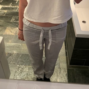 Randiga Pyjamasbyxor - Superfina och sköna randiga pyjamasbyxor i perfekt längd, köparen står för frakten