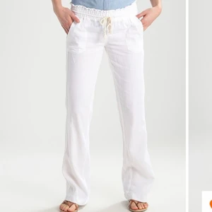 Roxy byxor - Hej säljer mina roxy liknande byxor i strl s. Helt nya och fräscha!