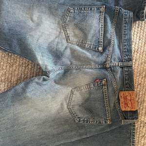 Ursnygga klassiska Levis jeans 501 i herrmodell 