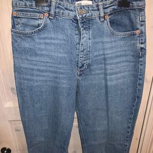Bootcut jeans från zara, Strl 42. Aldrig använda 