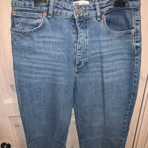 Jeans från Zara  - Bootcut jeans från zara, Strl 42. Aldrig använda 