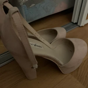 Klack skor - Från Nelly aldrig andvända 