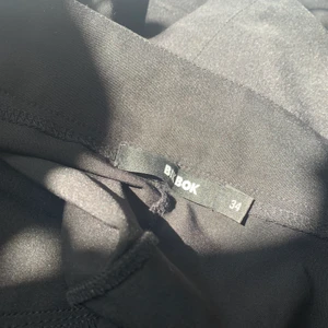 Kostym byxor  - Alldeles för små kostym byxor, storlek 34 jätte snygga men för små. Från Bikbok 