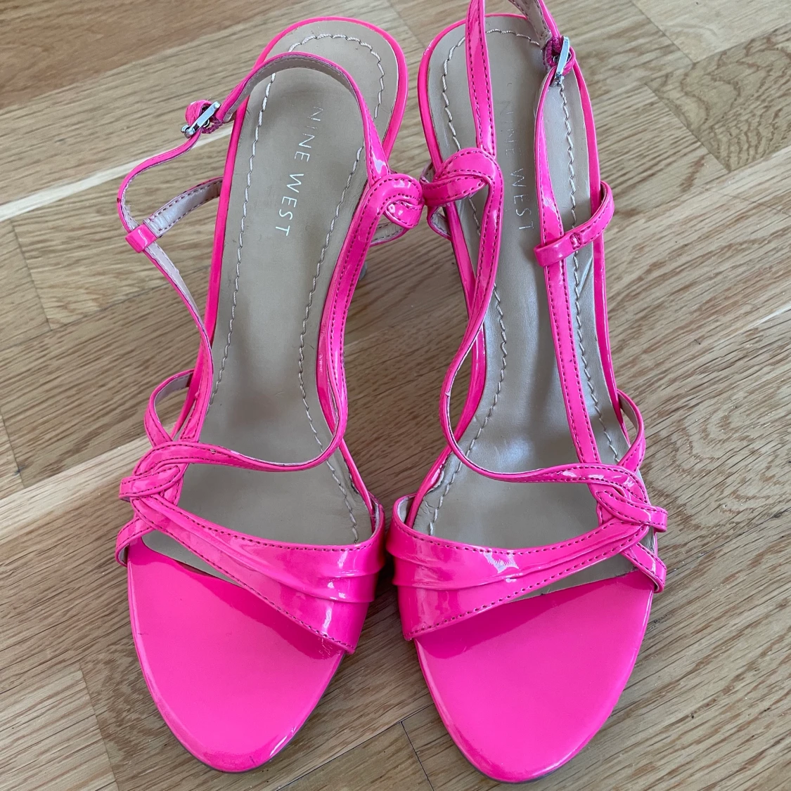 Rosa sandaler från Nine West, storlek 36