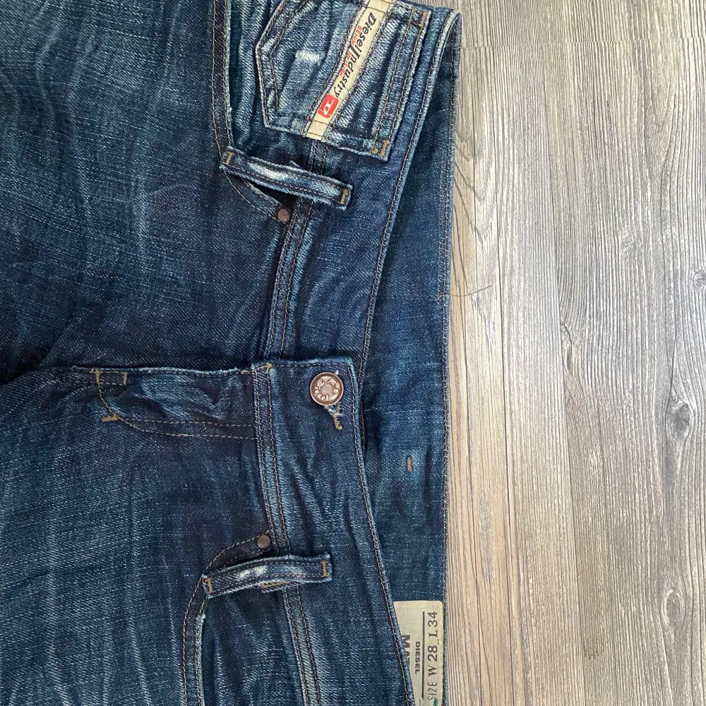 Säljer nu dessa vintage diesel jeans i storlek W28 L34❤️. Jeans & Byxor.