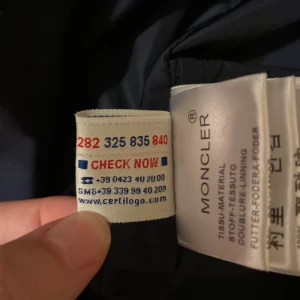 Moncler - Moncler vindjacka i nyskick, passar M.