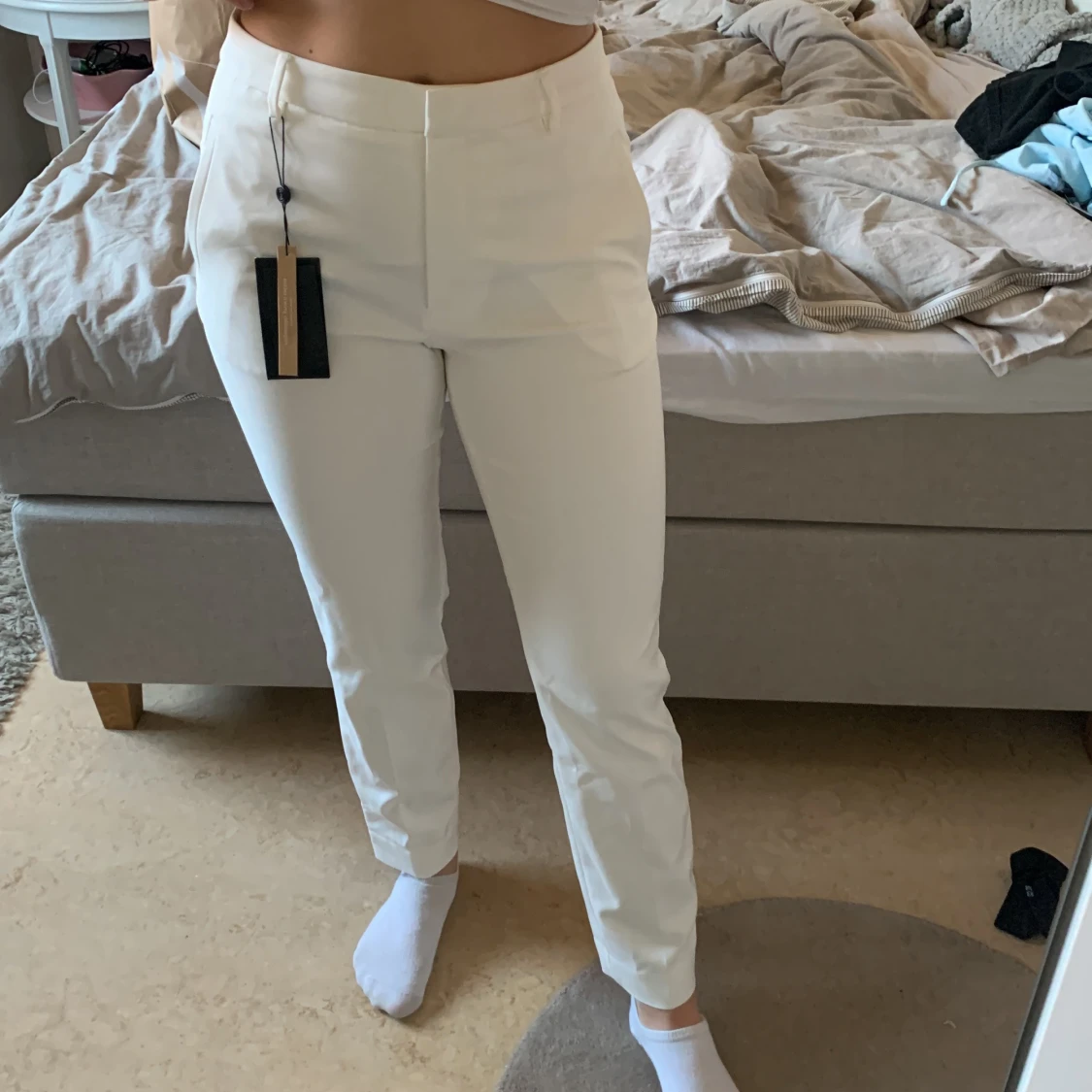 Vita kostymbyxor