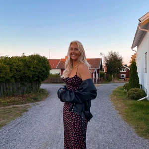 Skinnjacka  - Säljer nu min superfina oversized skinnjacka 💞 för egna bilder och funderingar skriv privat⚡️💘