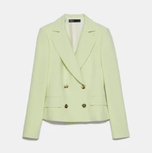 Zara kostym - Blazer storlek S Byxor storlek M men de passar mer S  Garderobsrensning oanvända med prislapp kvar. Finns i Uppsala men kan fraktas mot frakt kostnad. Helt ny