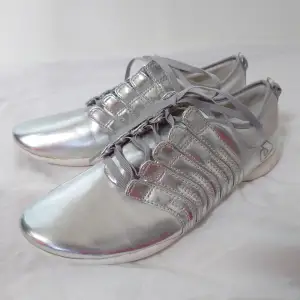 Lätta skor i silver 🌱