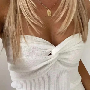 Stickad topp - Intressekoll på denna vita topp! Storlek S. Aldrig använd. Lånad bild!