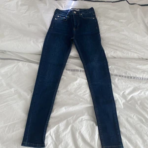 Jeans  - Helt oanvända Jeans från NAKD! Super snygga och sitter tajt till kroppen och är högmidjade. Säljer då de tyvärr var för små. Pris går att diskutera! 😁🥳 