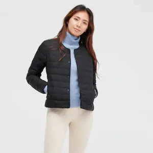 Uniqlo jacka  - Säljer den a jacka från uniqlo i storlek S!! Knappt använd! Skriv privat för fler bilder☺️☺️ nypris 700kr🤗