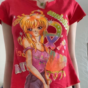 Y2k anime top - Säljer denna fina top det står ingen storlek men själv skulle tro att den är xxs- s 
