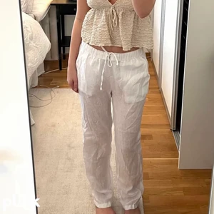 Hm linnebyxor  - (Lånad bild) Säljer mina populära linnebyxor från HM! 🤩 har aldrig använt endast testat! köpta för 299 i storlek s, aldrig använda, skriv för fler bilder!💗 köparen står för frakt!