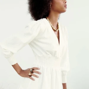 Klänning Zara - Helt oanvänd klänning från Zara! Frakt ingår inte i priset❤️