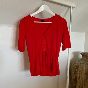 Gullig topp från Gina Tricot  - Fin topp i storlek S