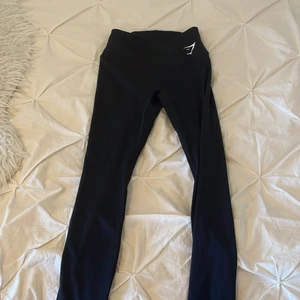 Gymshark leggings - Svarta gymshark leggings väldigt stretchiga och sköna. Testa de en gång men var för små har aldrig haft på mig de. Priset kan även diskuteras.