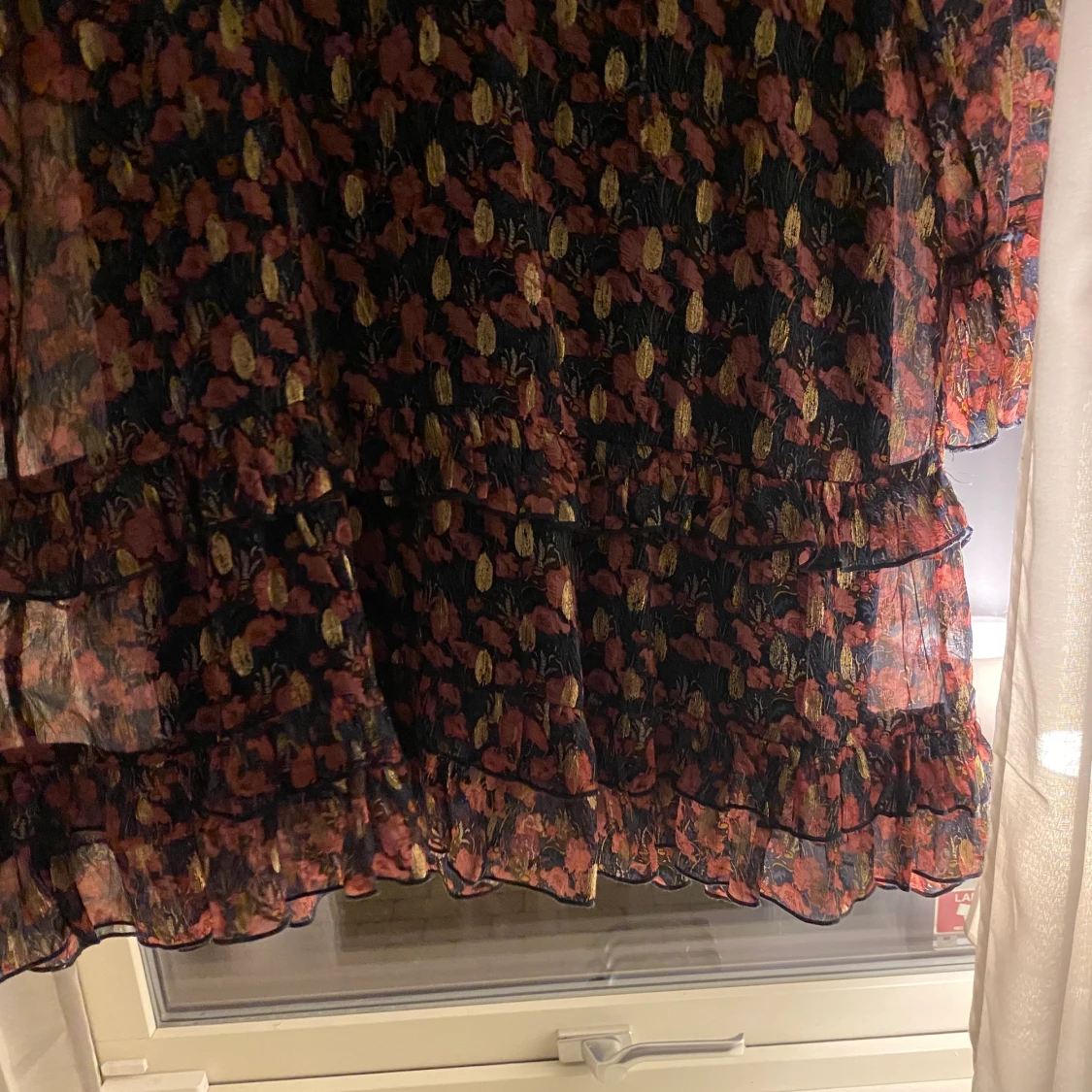 Klänning med volang  - 90