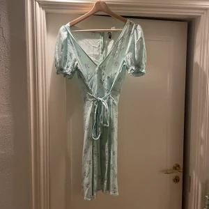 Klänning - Superfin! Knappast använd! Skulle säga att den är som strl s