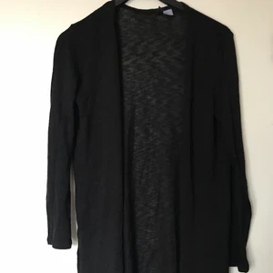 H&M svart kofta stl M - Fin och skön kofta som knappt är använd! <3