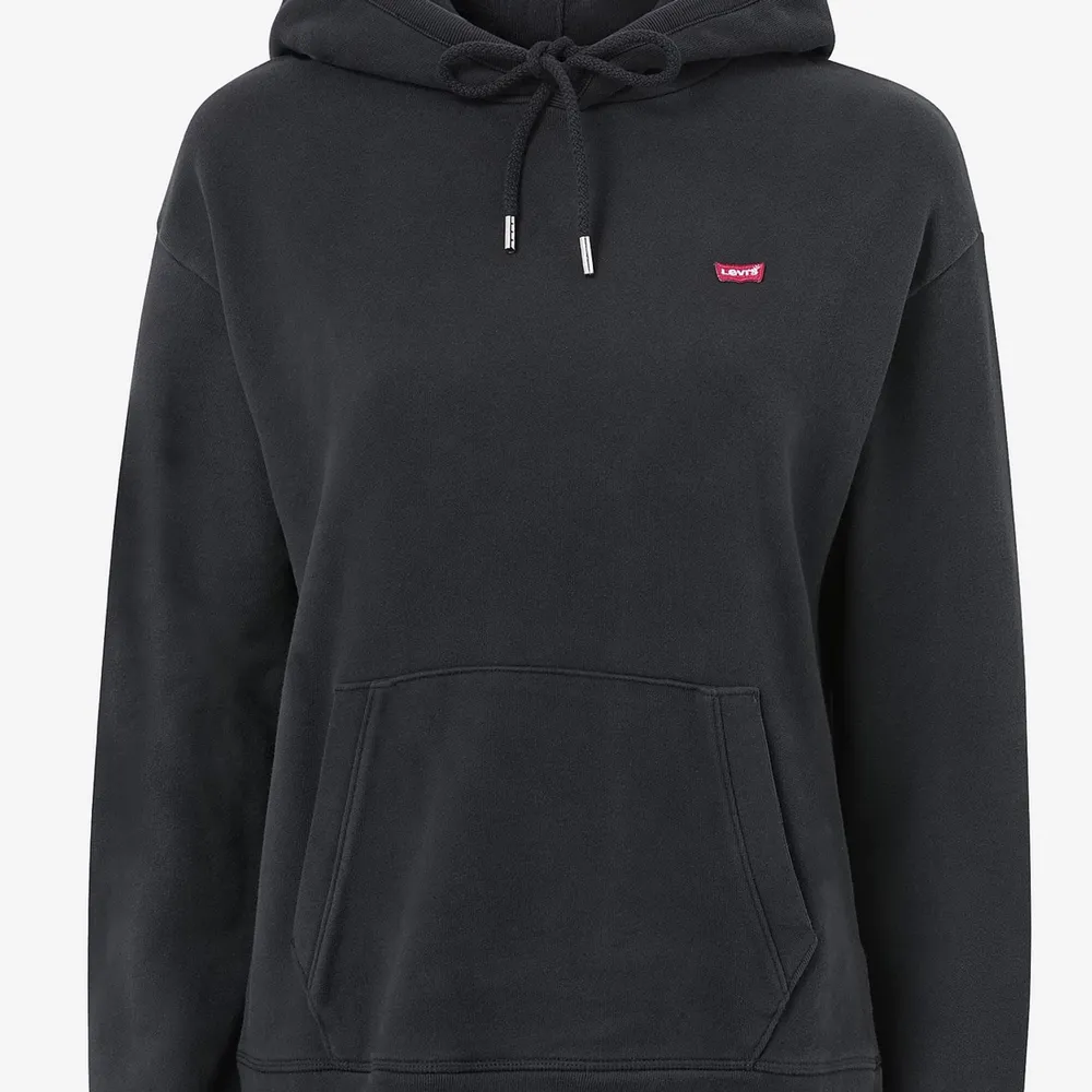 En svart hoodie från Levi’s som bara är använd ett fåtal gånger. nypris 649:-💞. Hoodies.