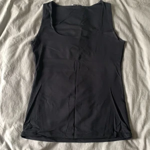 Top - Basic Knappt haft på 