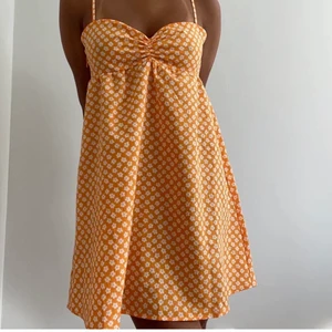 Klänning - Superfin sommarklänning som jag endast använt en gång så den är som ny💗