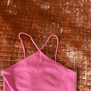 Zara topp strl L (passar även M) - En jättefin topp ifrån zara, jättefin och sitter även sjukt bra. Passformen är bra och är även o bra skick<3