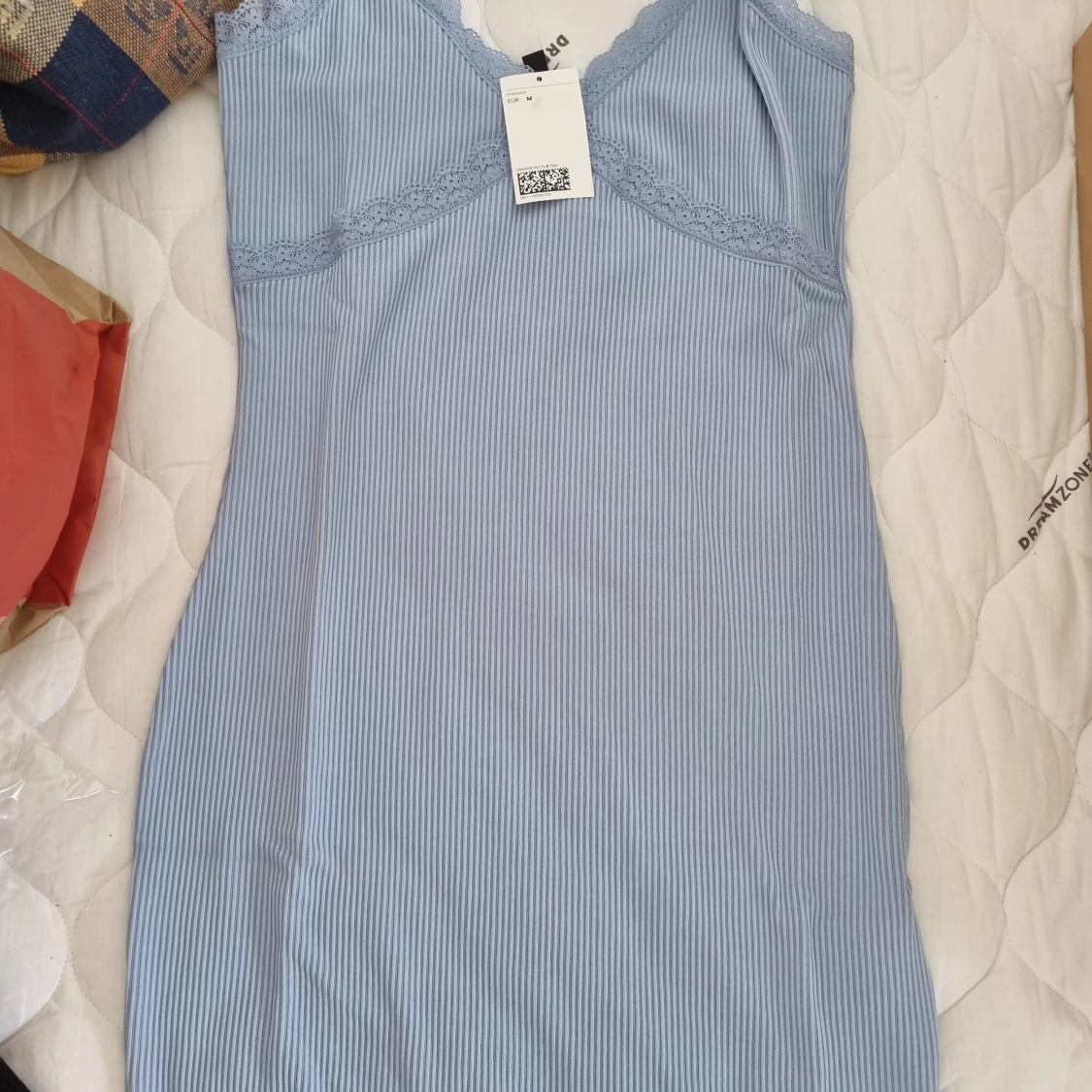 Ljusblå ribbad klänning