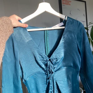 Zara klänning  - Klänning blå storlek s. Köparen står för frakten  