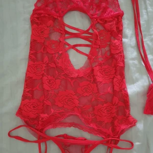 Underkläder med "handbojor" - Nytt aldrig använd! Kommer med body, trosor och handbojor och strumpor (bild 2). Mycke stretch