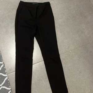 Kostymbyxor Zara Women - Helt oanvända kostymbyxor från Zara Women i storlek 36. 