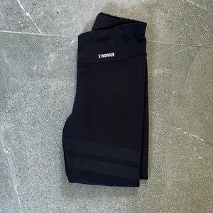 Etna 7/8 tights  - Stronger Etna 7/8 tights svarta  2 par 200:-/st fint skick båda två (699:- ordinarie pris) ETT PAR KVAR