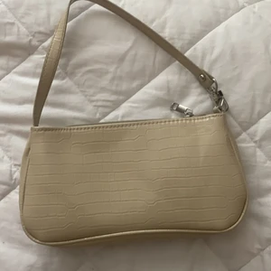 Hand väska - En beige hand väska från shein, använt typ 3 gånger.