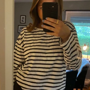 randig tröja - säljer denna randiga tröja i nyskick