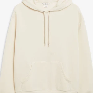 Monki Hoodie - Fin monki hoodie i färgen beige som är i nyskick!💕Nypris 250 kr.
