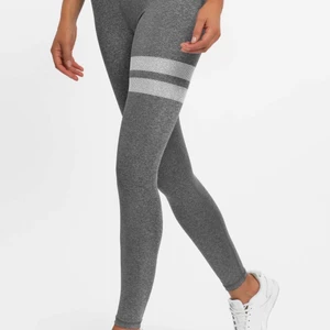 stronger tights - säljer dessa jättefina gråa stronger tights eftersom att de inte kommit till användning.  de köptes här på plick och är inte använda så mycket. skriv privat för mer info🫶 köparen står för frakten 🧡🧡
