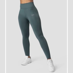 ICIW tights  - Säljer dessa snygga ICIW tights då dem tyvärr inte kommer till användning. Nypris är 599 kr och säljer för 300 kr. Använda max 4 gånger! Storlek M. ANVÄND INTE KÖP DIREKT FUNKTIONEN