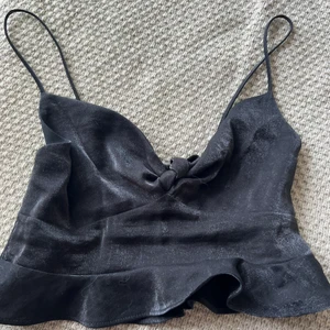 Zara topp - Jätte söt sommar topp från zara som ej finns kvar på hemsidan❤️❤️ KÖP INTE GENOM APPENS FUNKTIONER TAR BARA SWISH