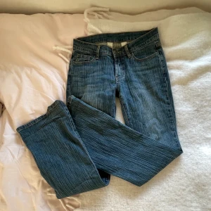 Brandy Melville jeans - Brielle Jeans från Brandy, väldigt bekväma o långa!🤠💙Använda typ 2 gånger och nypris var runt 400kr
