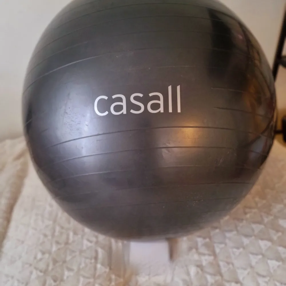 Diameter 60-65 cm Pumpad pilatesboll. Övrigt.