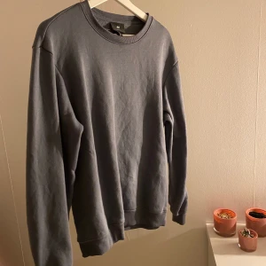 Tröja - Nyskick, bara använd 2 gånger:) säljer för har en till likadan!