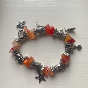 Armband - Armband med stenar och berlocker