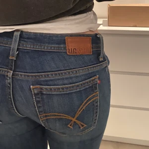 Big star jeans  - As snygga vintage low Waits jeans i utsvängd modell, märke big star, bra skick och inga defekter! Waist 28 längd 34 men skulle säga att de passar någon som är 160 eller kortare❤️