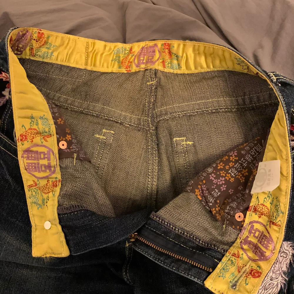 Ett par vintage baggy jeans med japansk tema. Helt nya 10/10 skick 32x34. Jeans & Byxor.