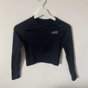 Svart träningströja  - Jätteskön och fin