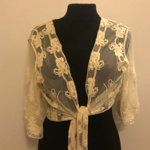 Topp med mönster  - Säljer denna söta topp med mönster i storlek S/M💖 hör av dig vid intresse!<3